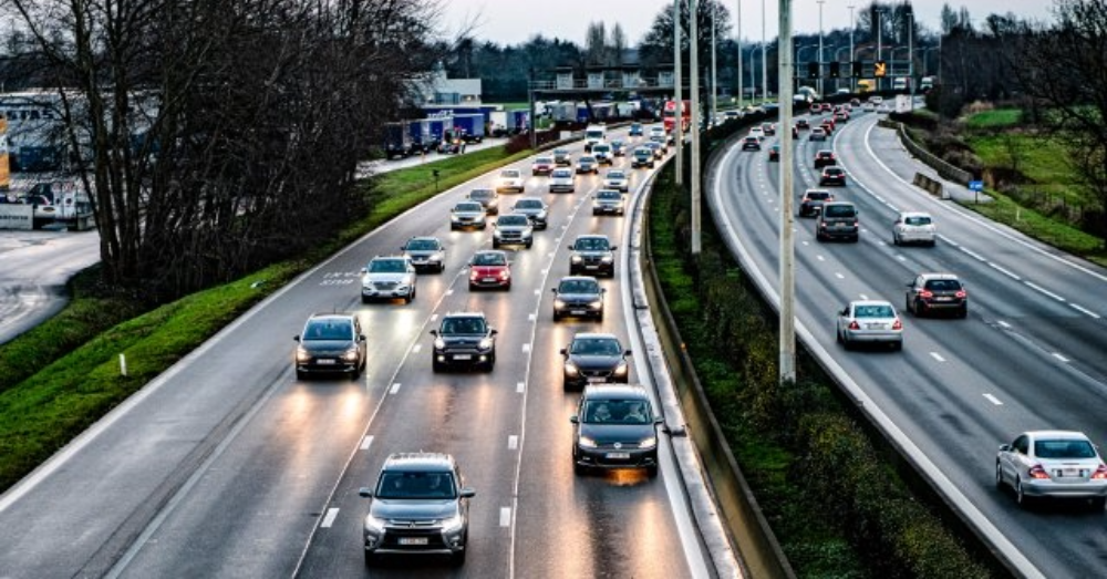 Rijden we straks nog wel zelf met onze wagen? Foto: Photonews