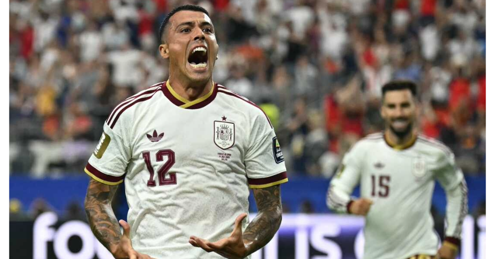 Pedro Porro scoort de 2-0 voor Spanje. Foto: Photonews