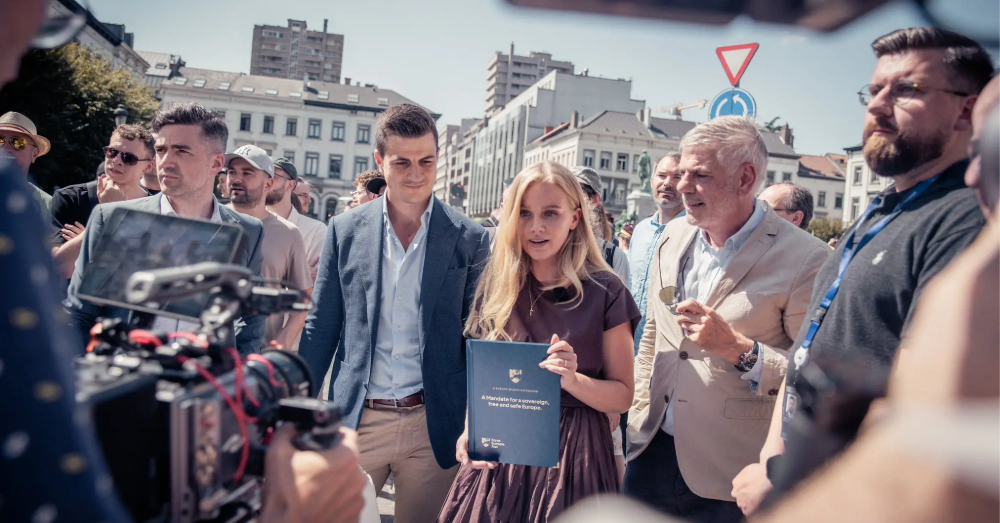Organisator Eva Vlaardingerbroek met Dries Van Langenhove en Filip Dewinter. Foto: Save Europe Act