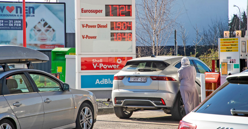 Beeld aan een tankstation ter illustratie (Belga)