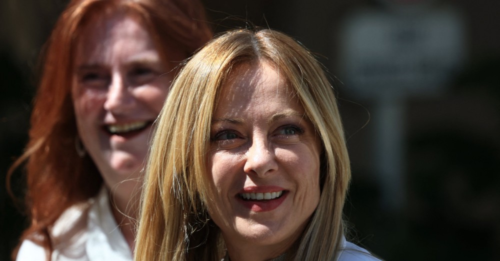 De Italiaanse premier Giorgia Meloni glimlachend