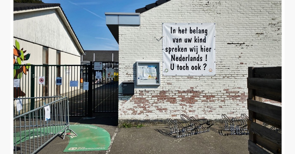Spandoek in Dilbeek: in het belang van uw kind spreken wij hier Nederlands